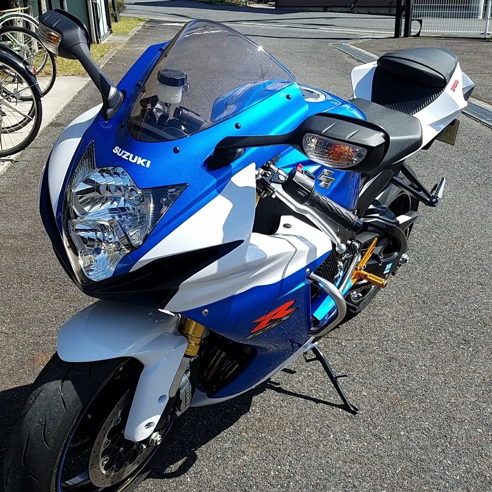 青いバイク乗り