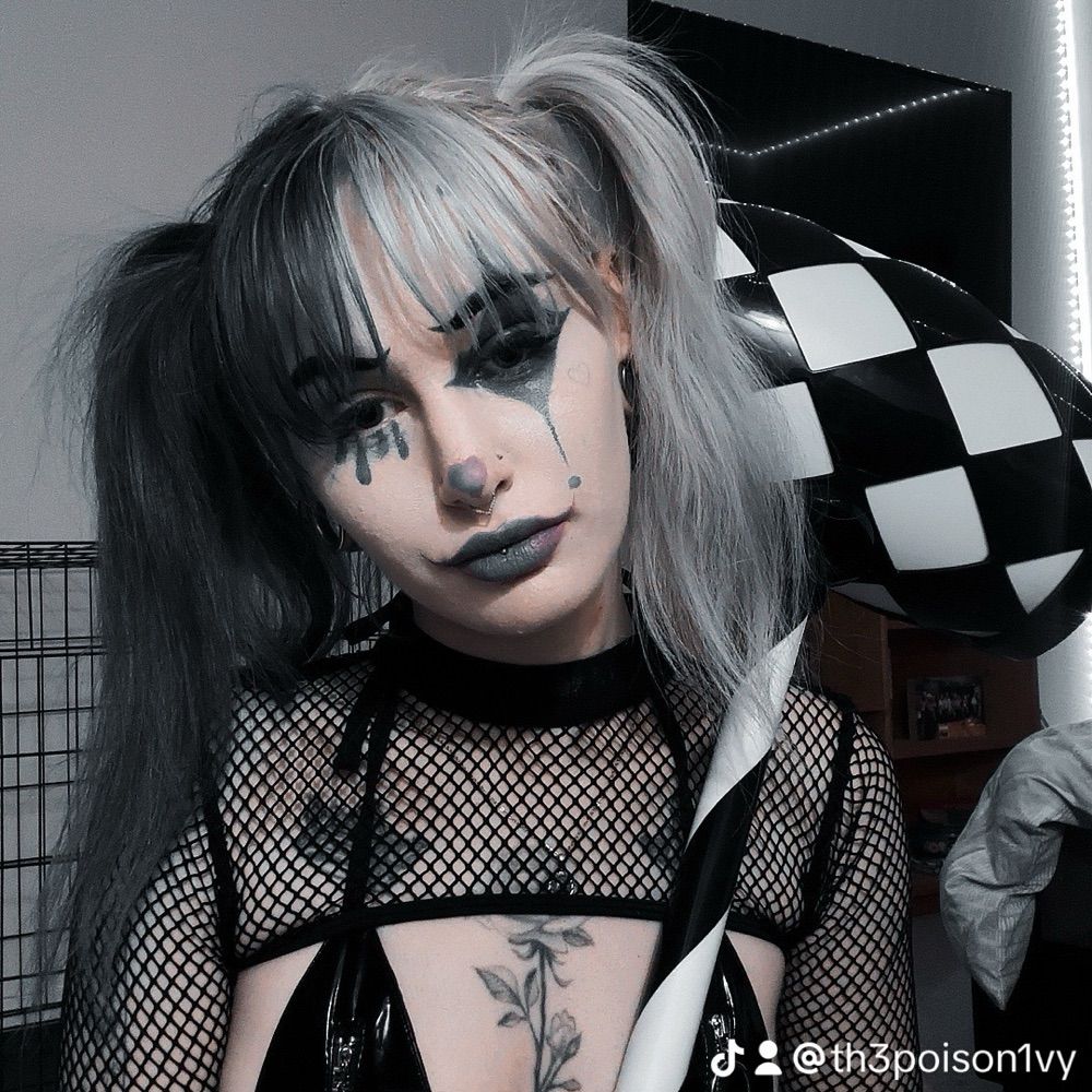𝑀♡𝓂𝓂𝓎 𝐼𝓋𝓎 (bday dec. 27th)