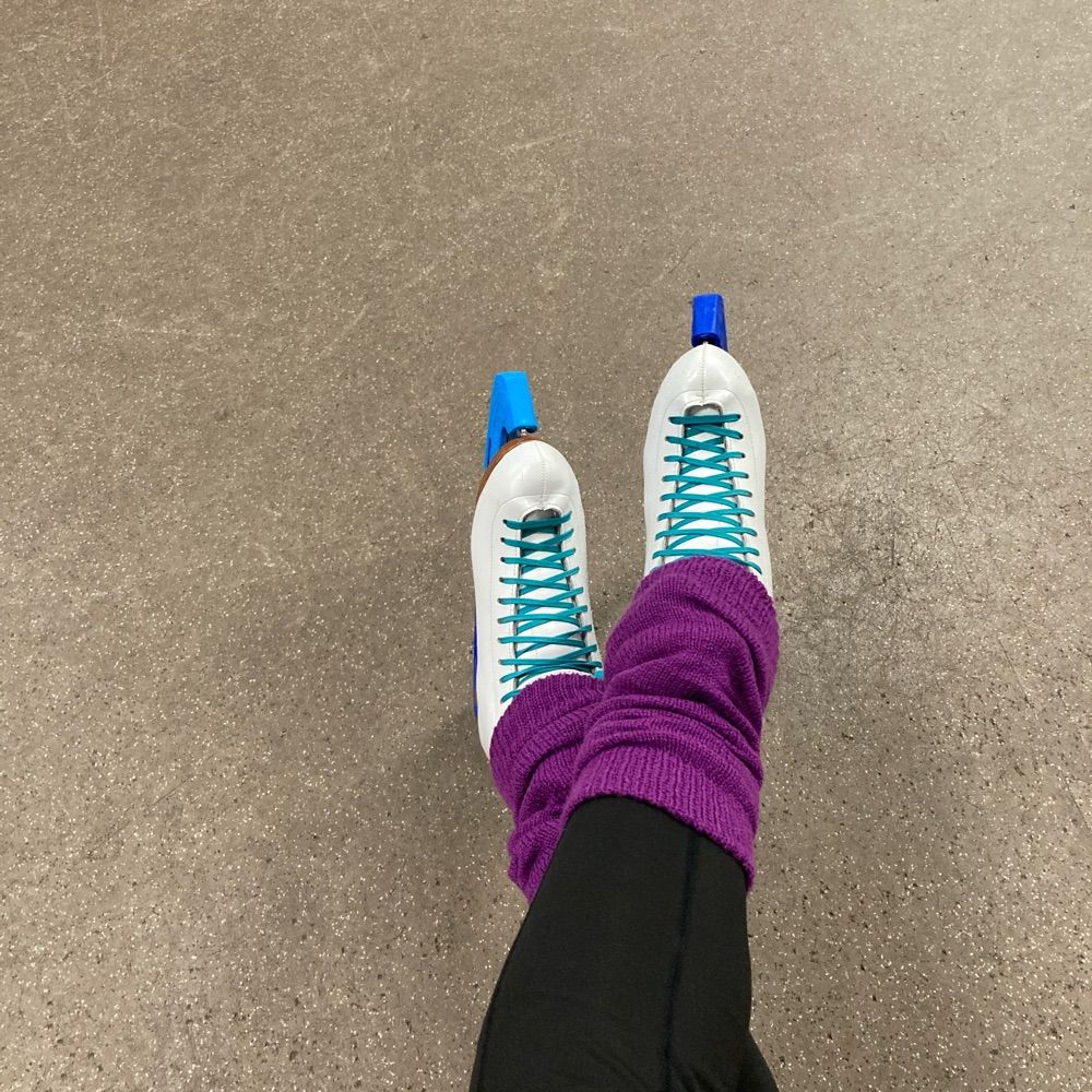 Elizabeth, Knife-Shoe Enthusiast