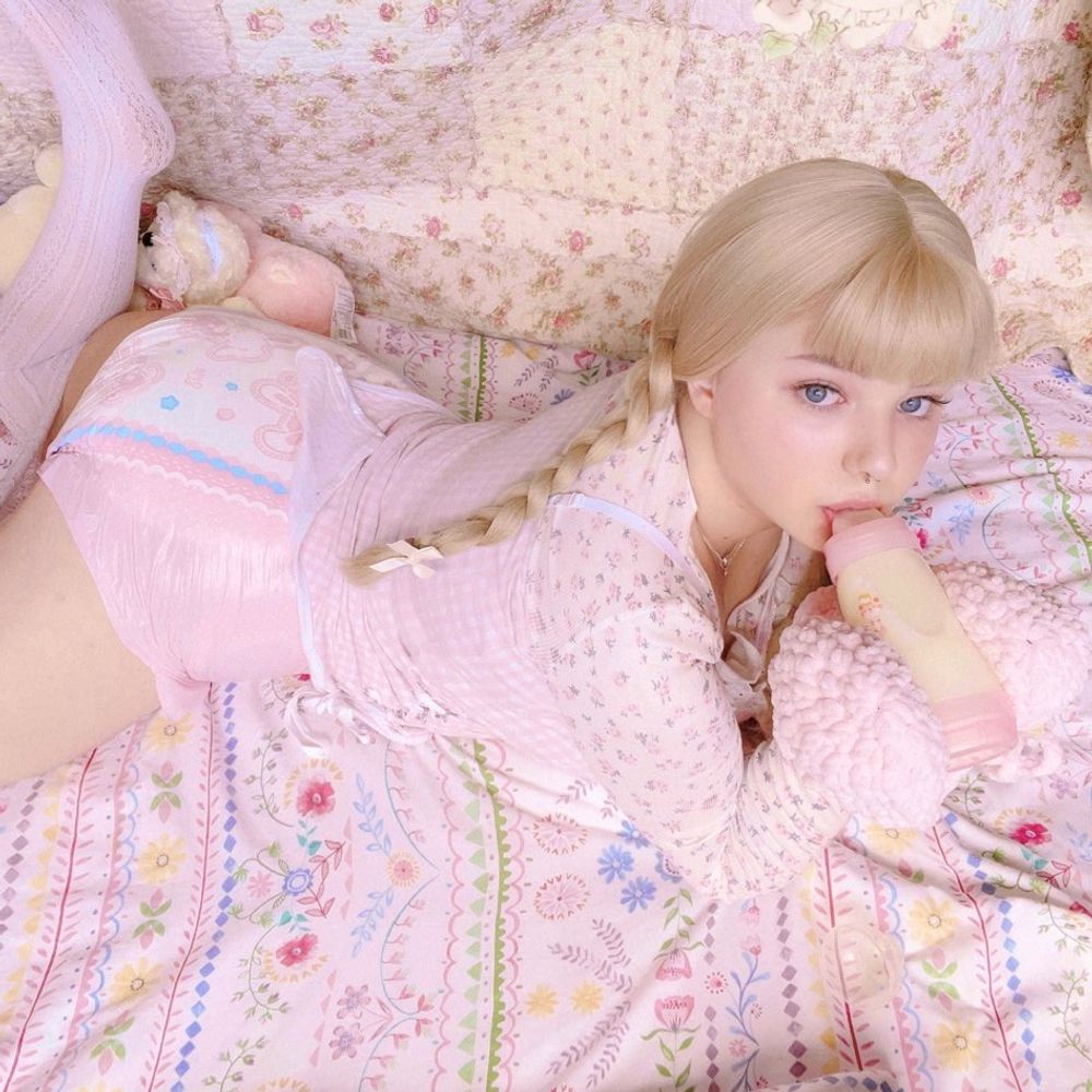 ୨୧ baby estelle ୨୧