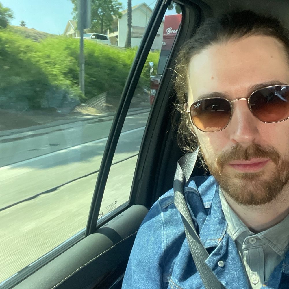 August ☀️🌙 misses hozier