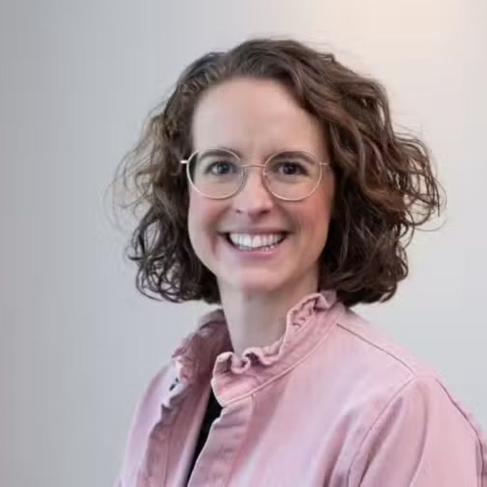 Dr Hannah P