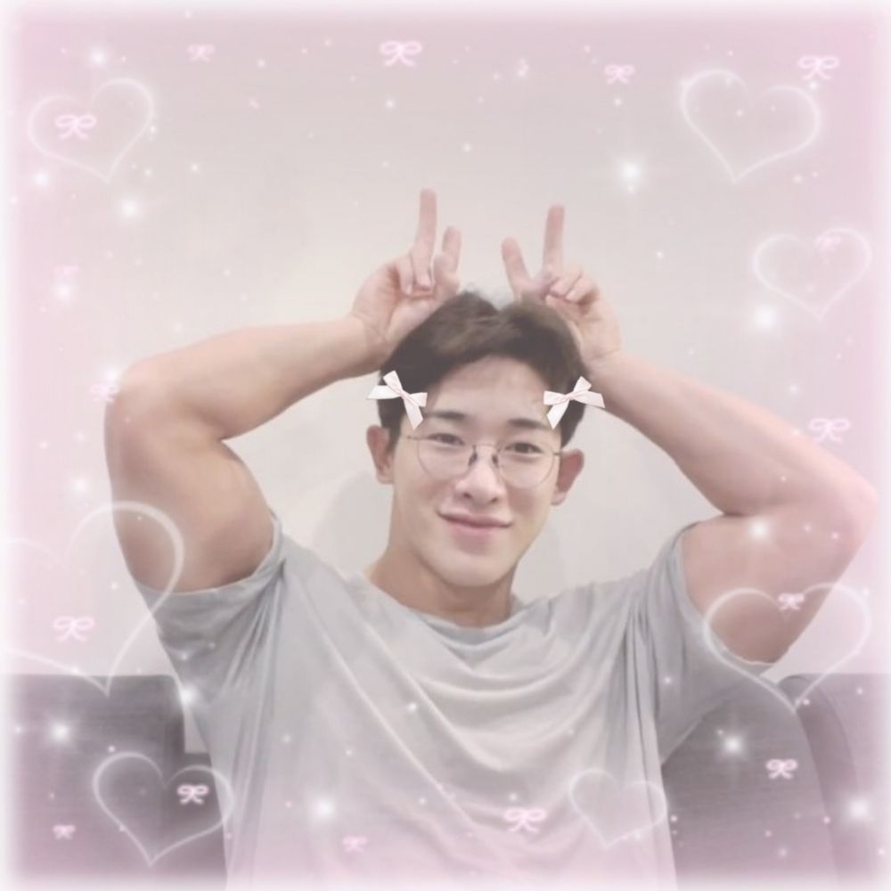 Nath 𝅄 𖹭  WONHO VOLTOUUUUU