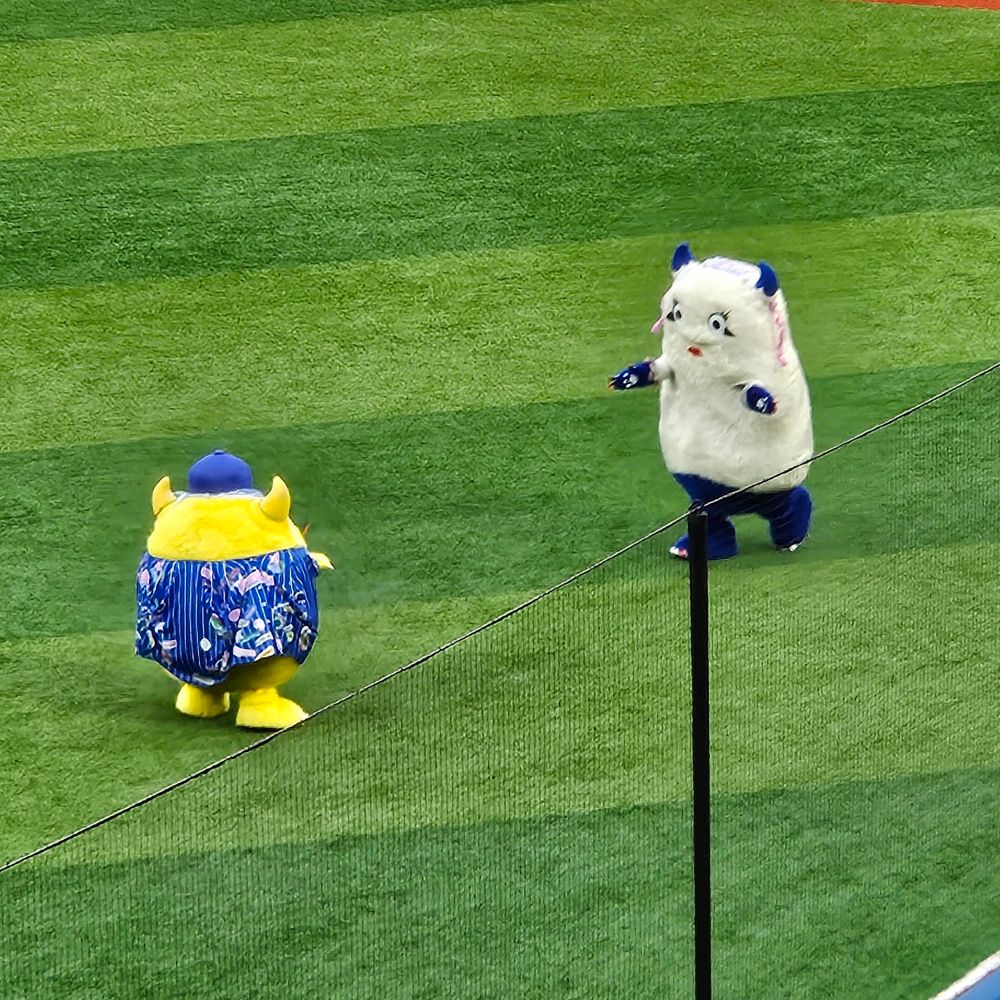 によ