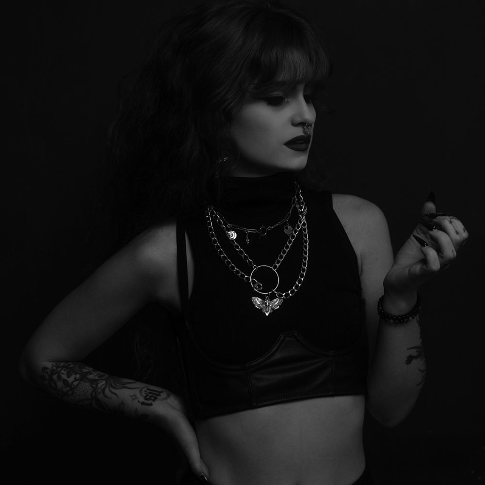 𝖕𝖔𝖎𝖘𝖔𝖓 𝖎𝖘𝖎𝖑🦇