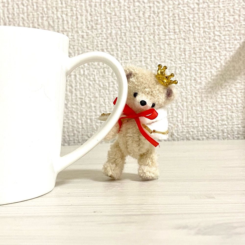 机の上の小さな工房 シファ