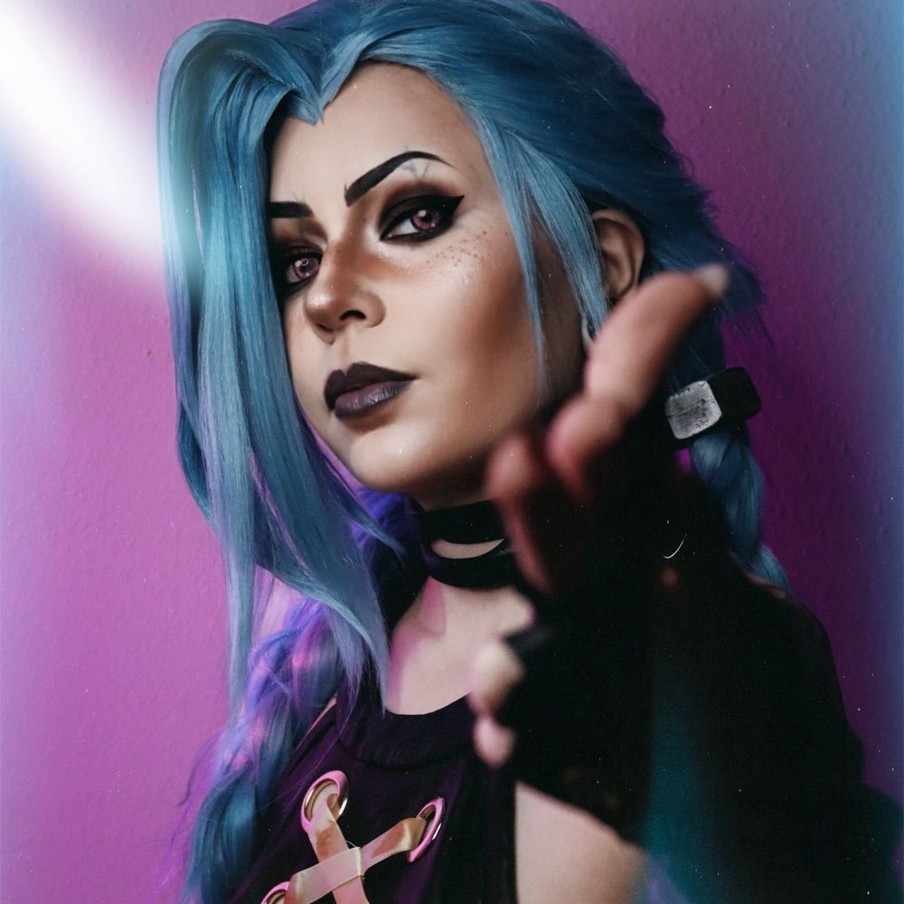 𝐄𝐕𝐄𝐋𝐘𝐍 𝐂𝐑𝐀𝐒𝐇. ✟