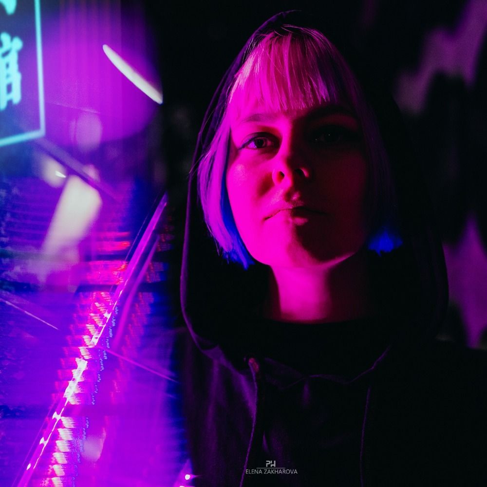 Vi