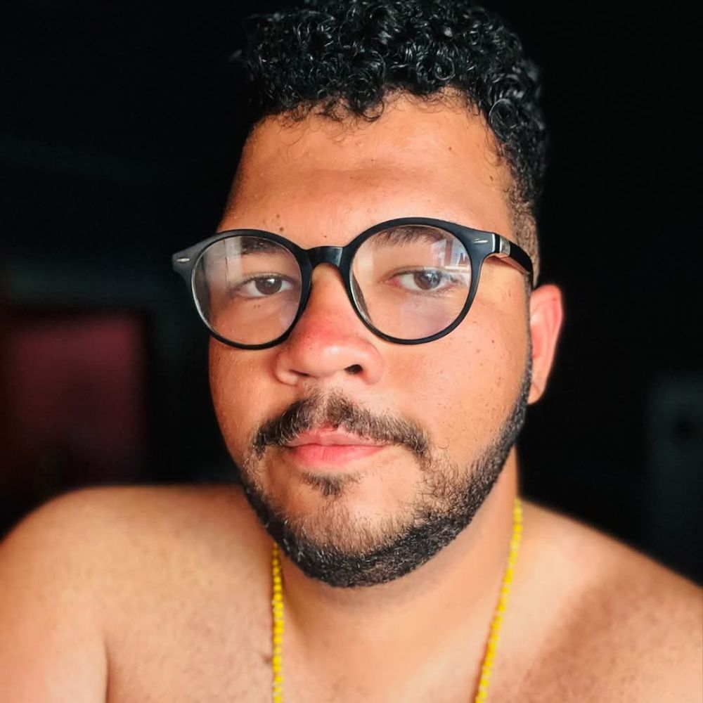 Comunista de iPhone (Elivelton Oliveira)