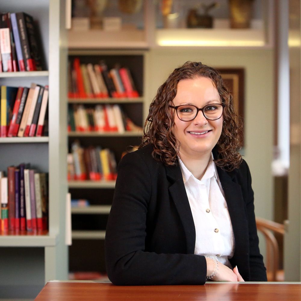Dr Abi Maguire