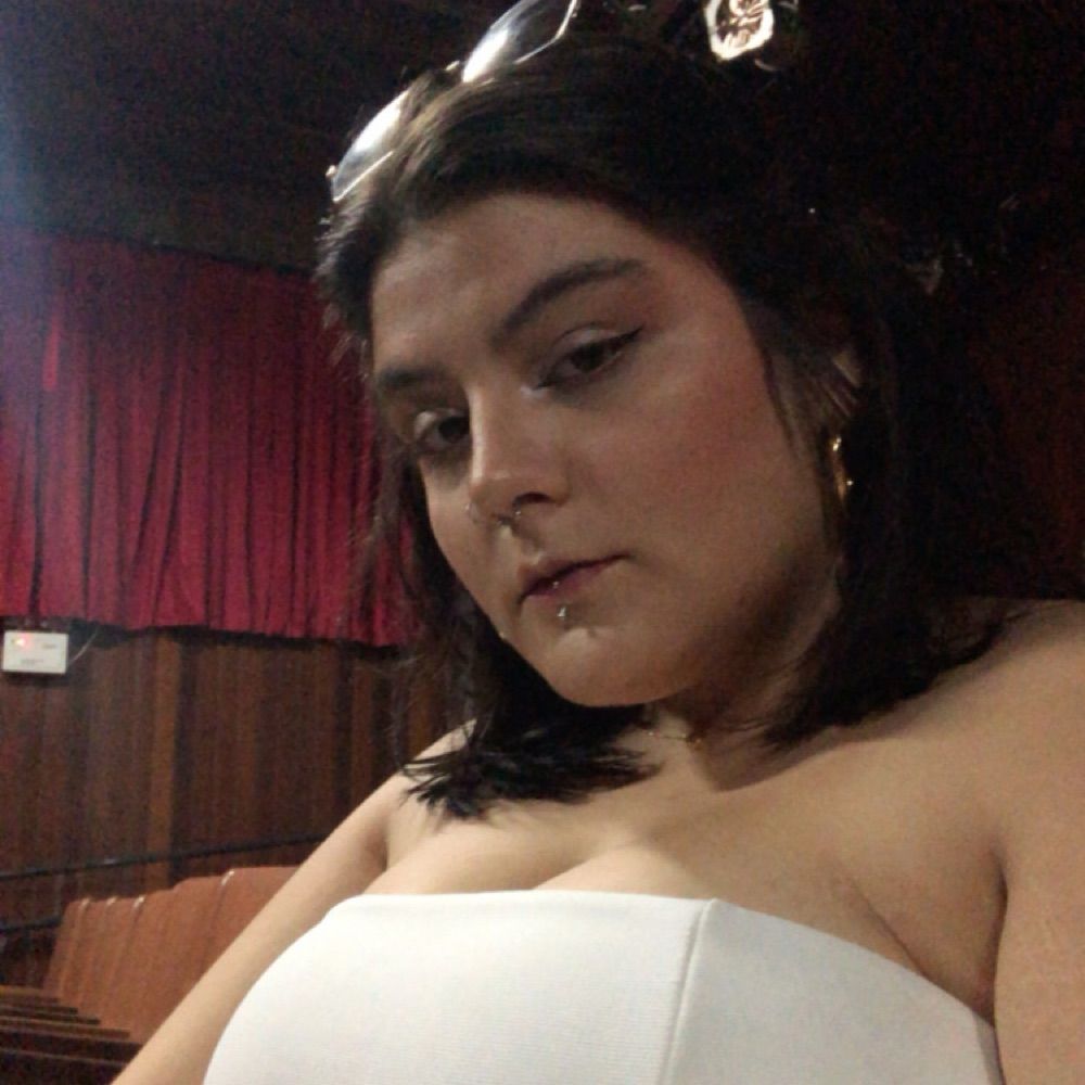 LAURA CAMVA ☭
