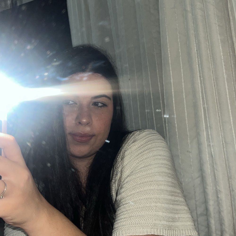 isabellabee.bsky.social