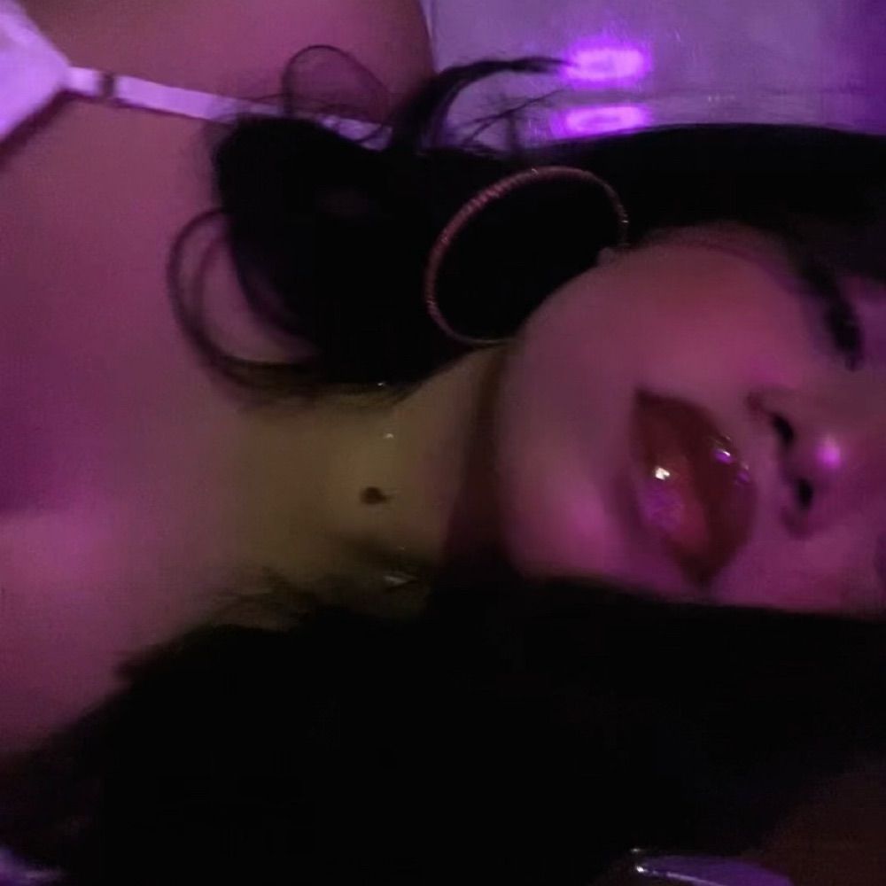 M 💋