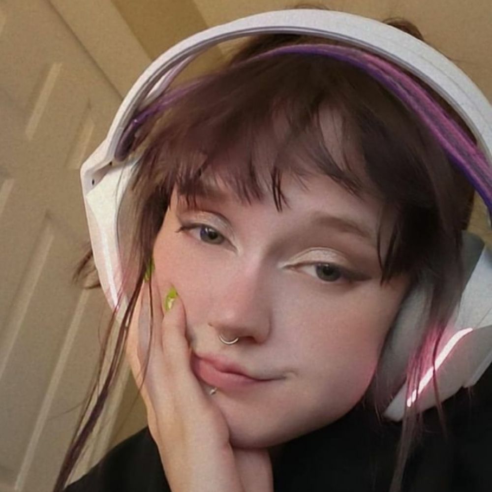 Erika | Graphic Designer + Illustrator | DM for commissions