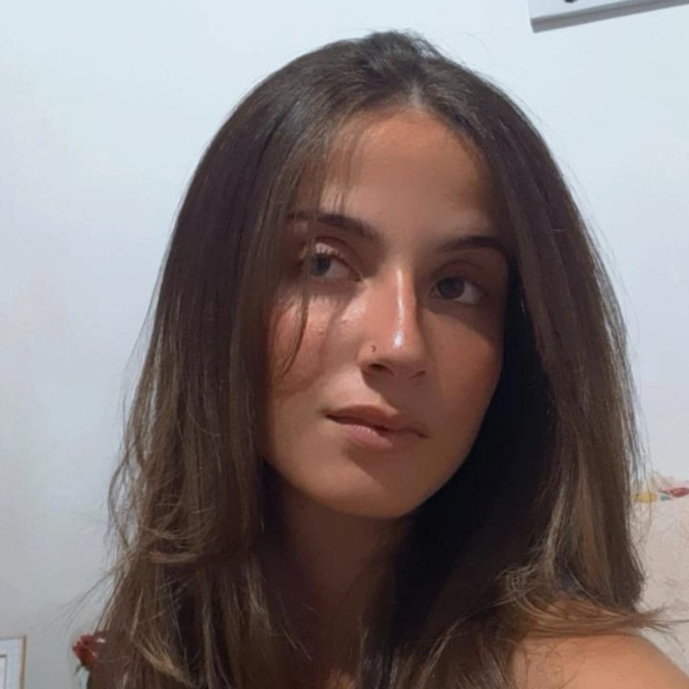 Mirela Oliveira 