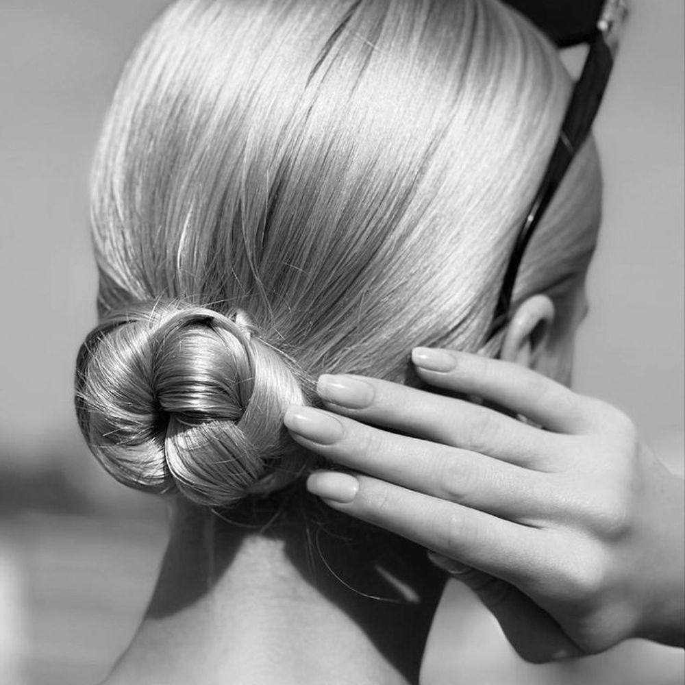 𝐌. 𝐂𝐞𝐥𝐥𝐚.