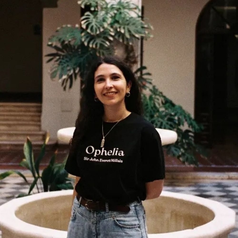 Dr María Grove-Gordillo