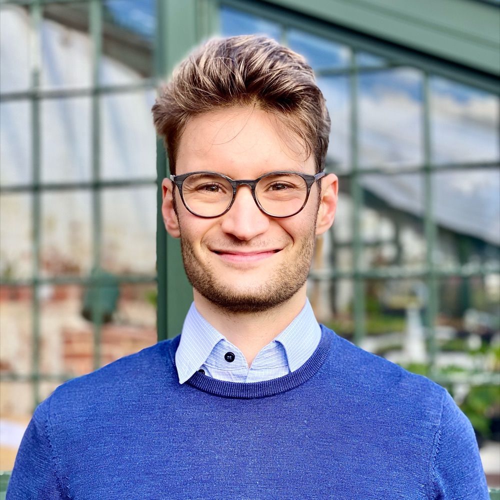 Dr Andre Holzer