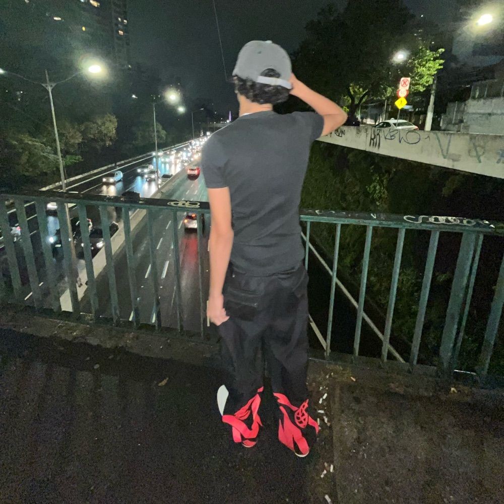 𝔏