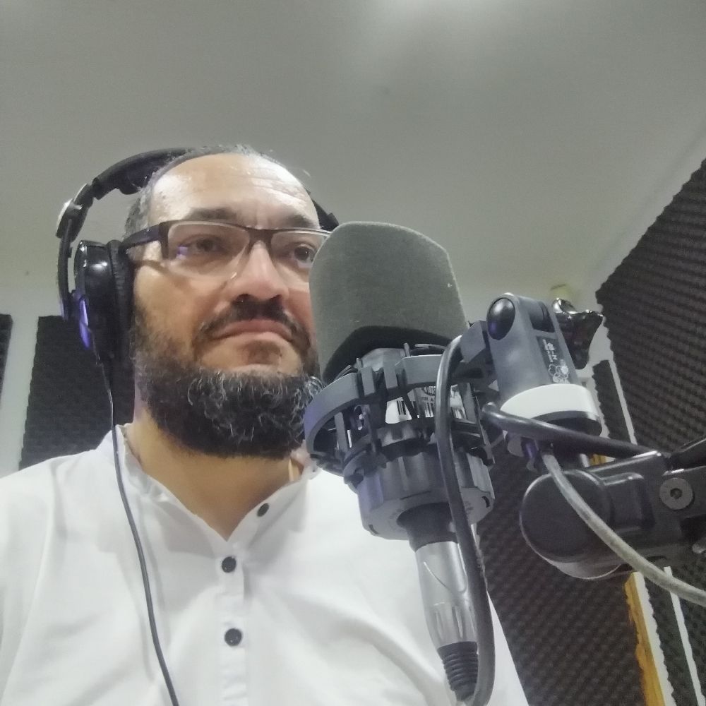 César González