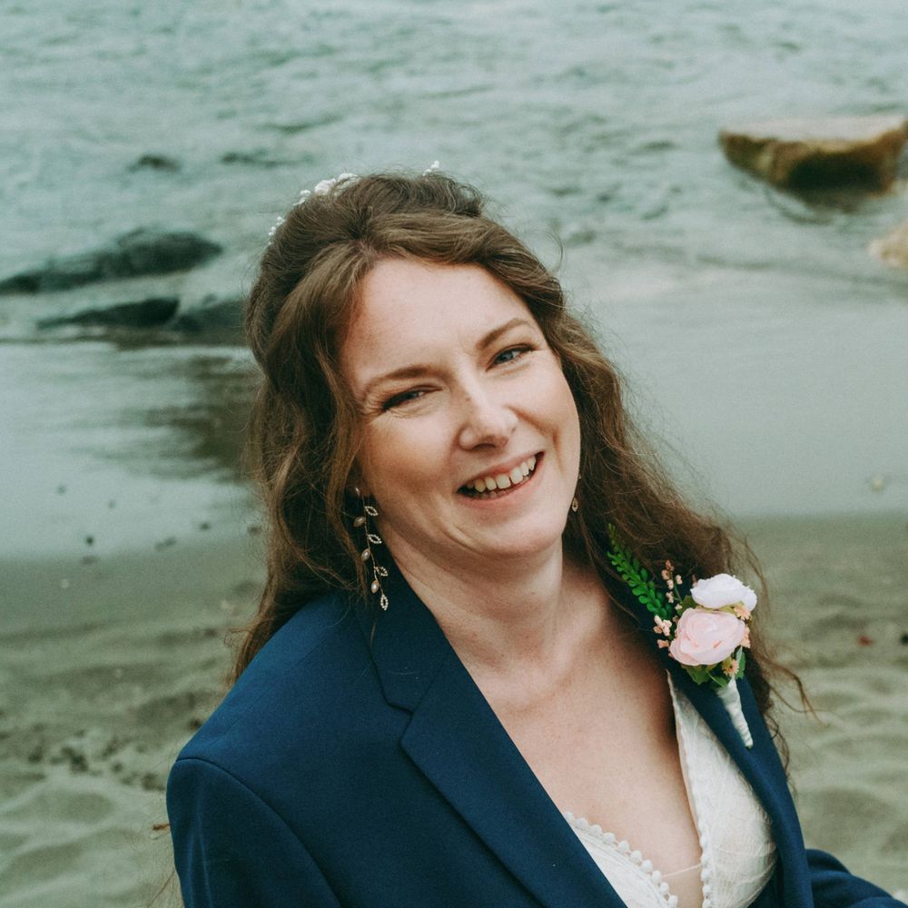 Sarah Steger (Author)