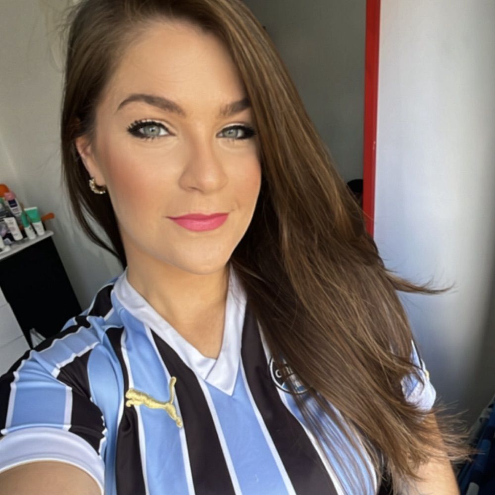 Julia Flores 