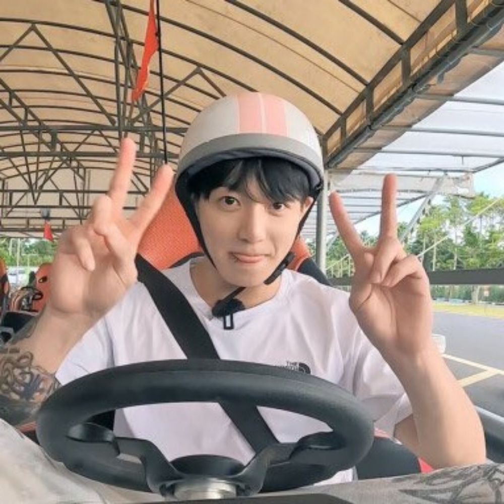 보라태 • 𝙹𝙺 | 🅗︎🅐︎🅟︎🅟︎🅨︎🌻💜