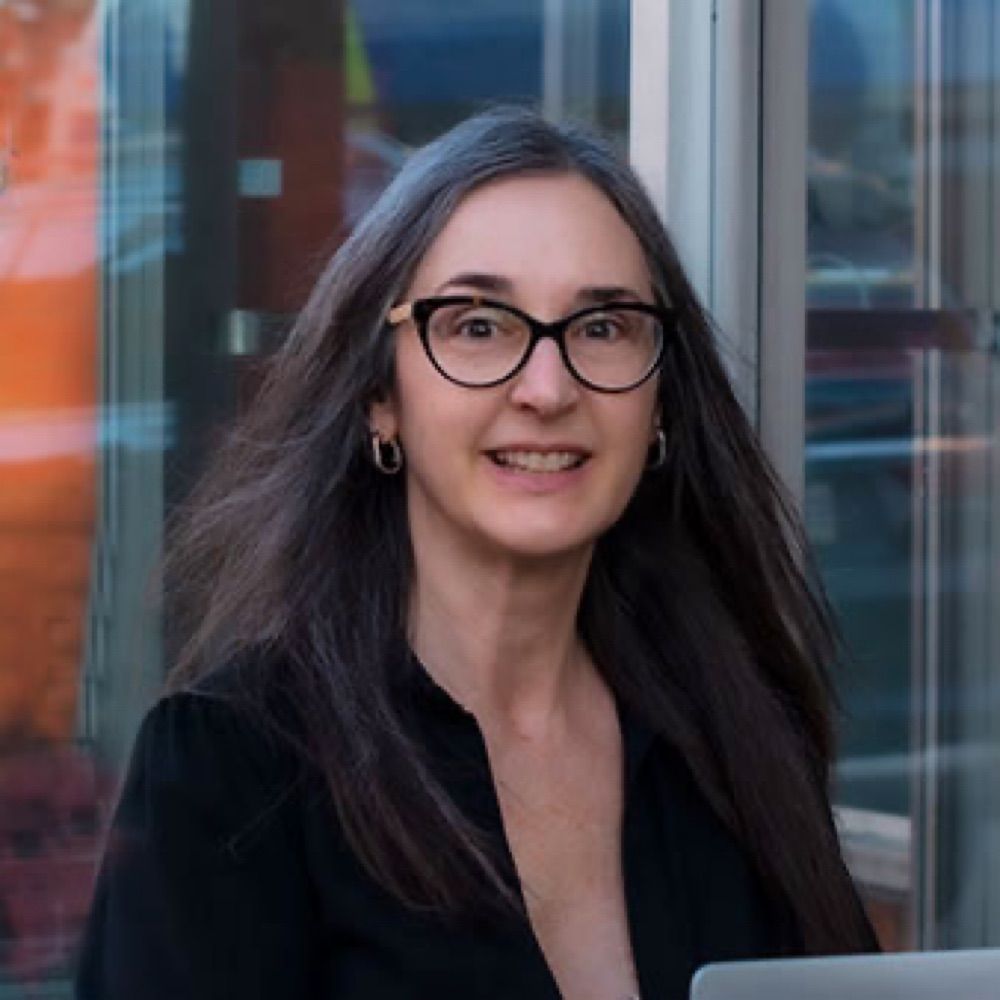 Ava Teedro Author