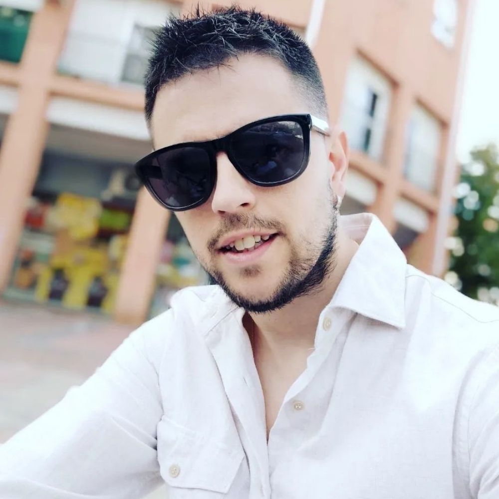 Álvaro González