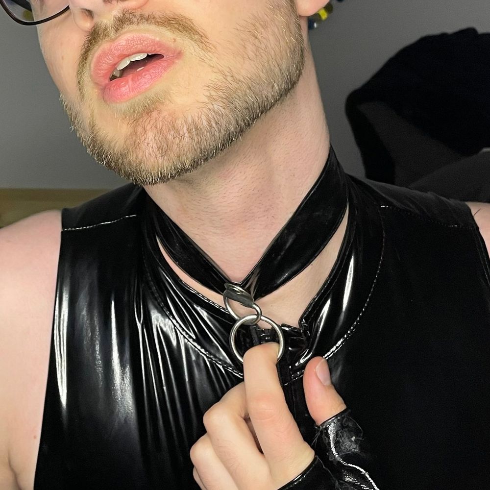 C. 🖤⛓️