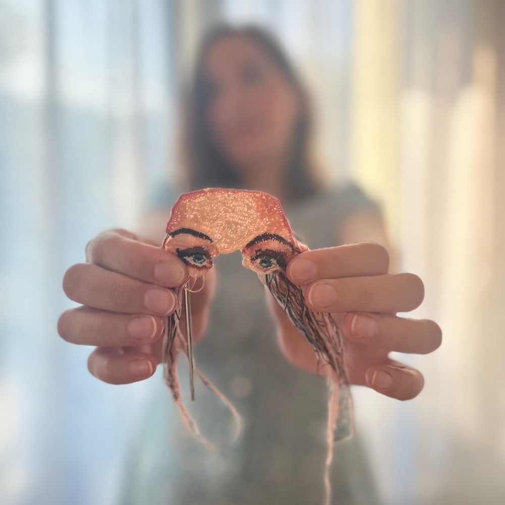 Threadhappens - Crochet portraits and embroidery