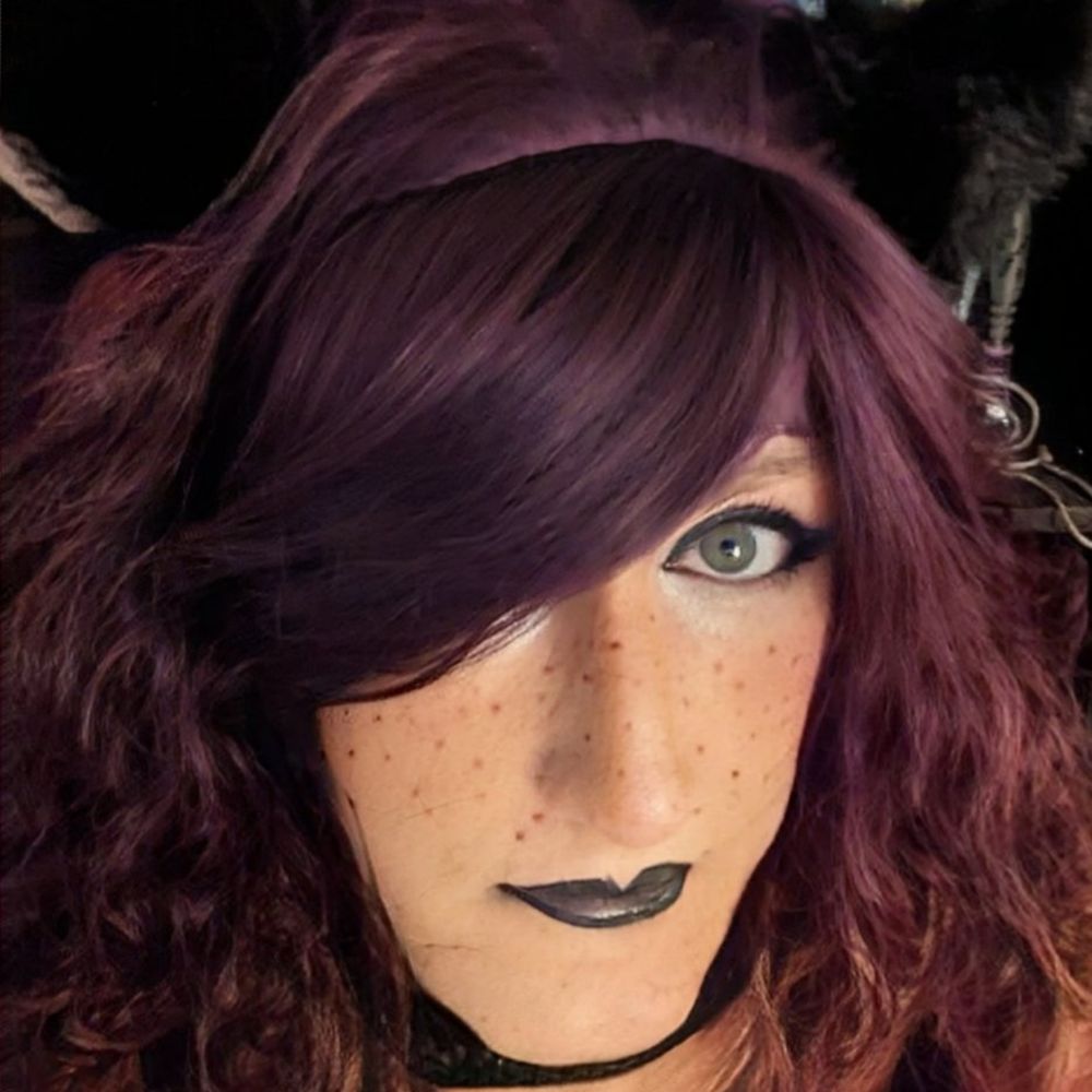 Holly Violet 