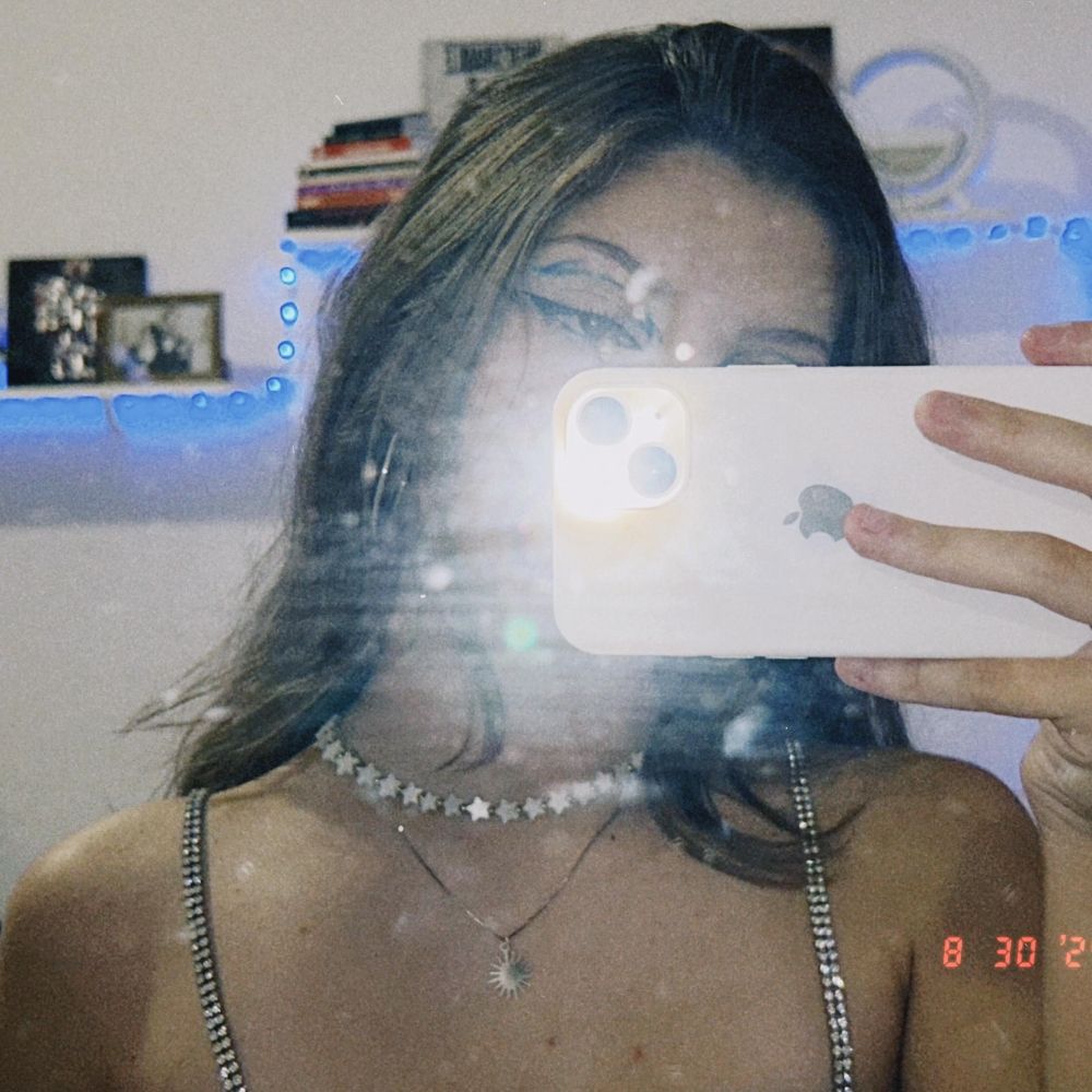 - Clara 🪩