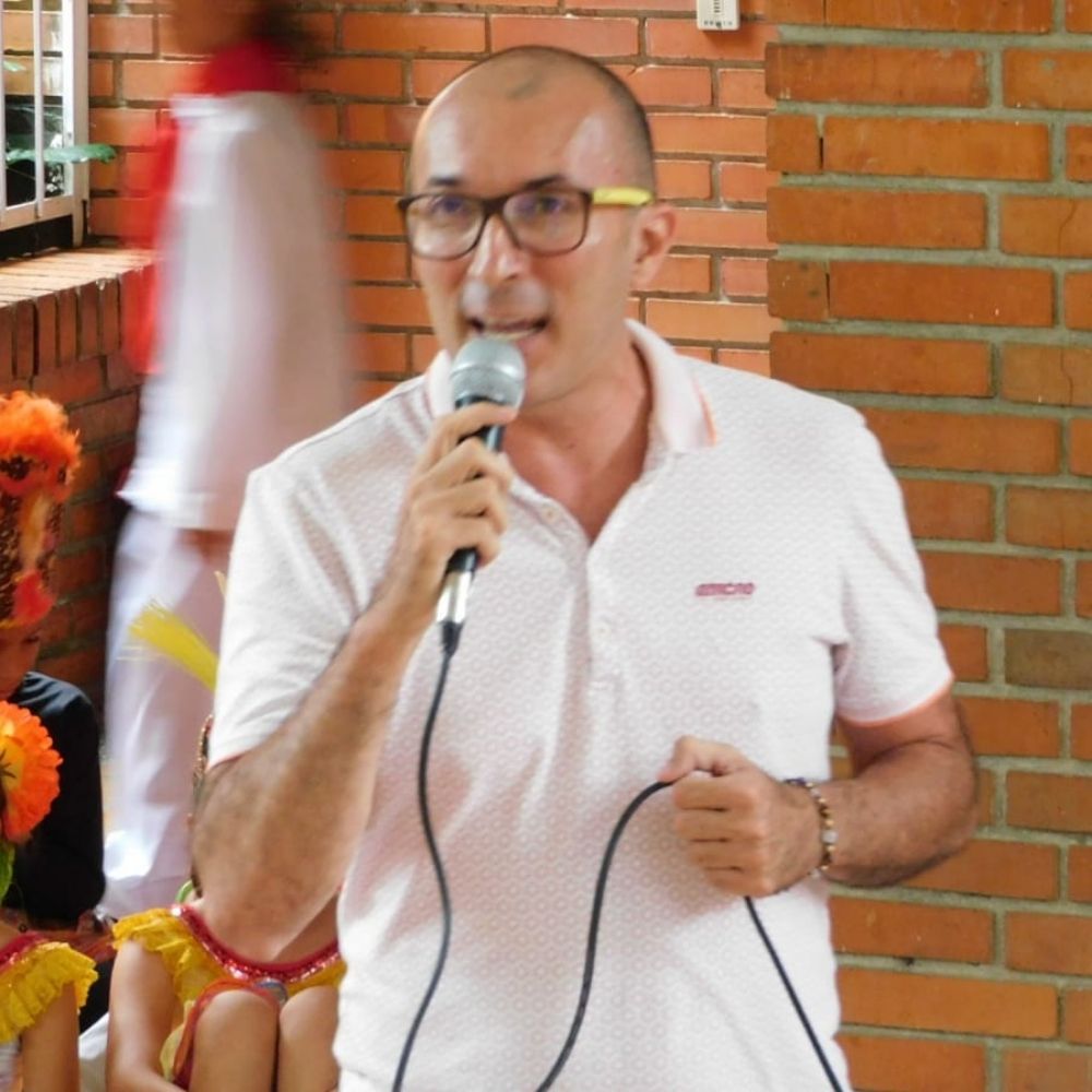 RICARDO HOLGUIN SANTA 🕺🏳️‍🌈🇨🇴