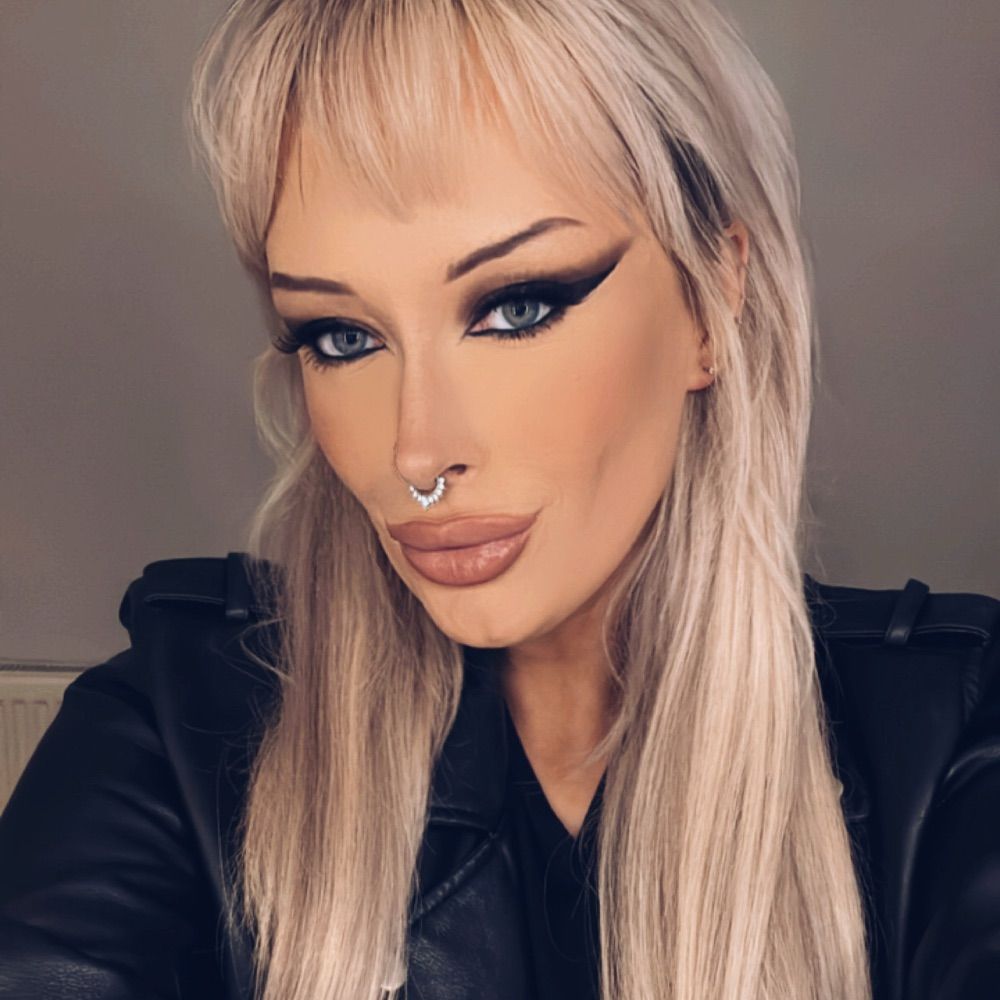 Katerina 🖤