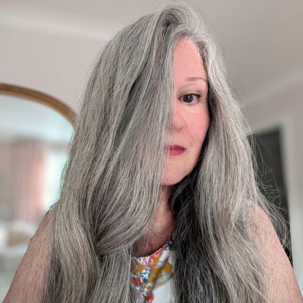 HellsBells - Silver hair/don’t care 🔔 🔔
