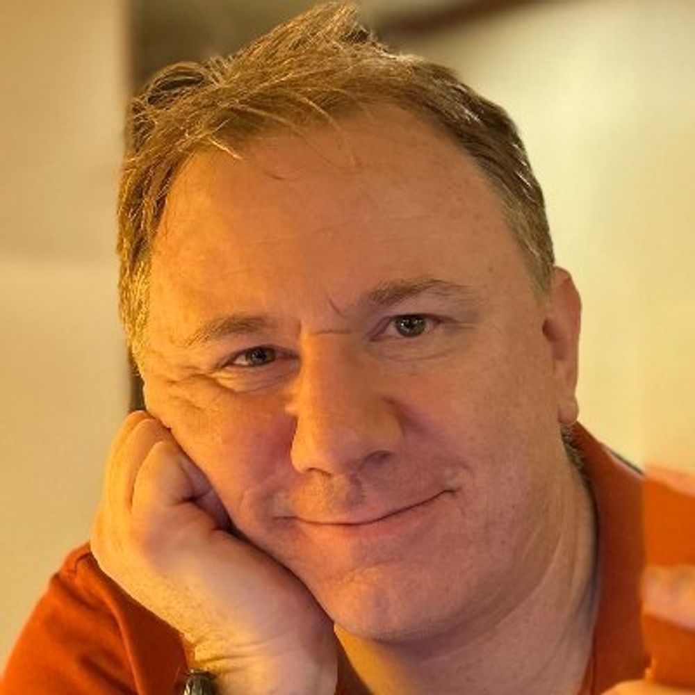 Dr Gareth Moore