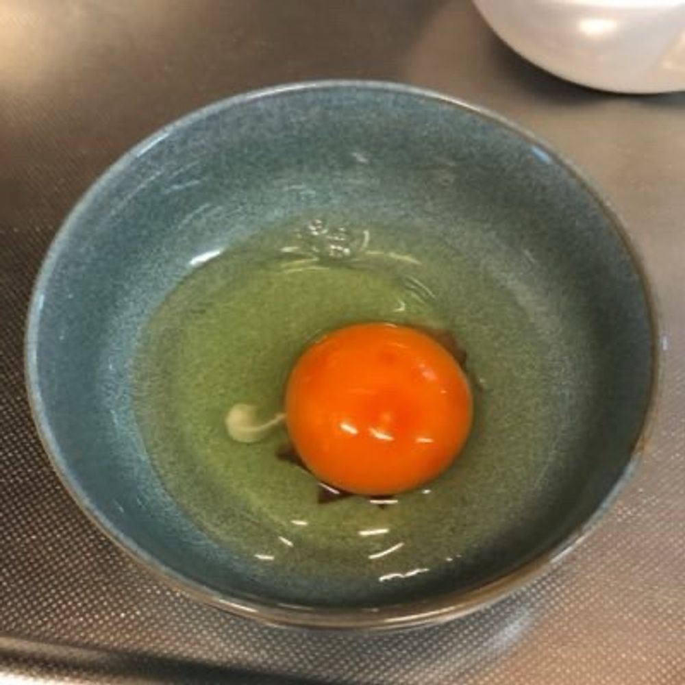 にやけん