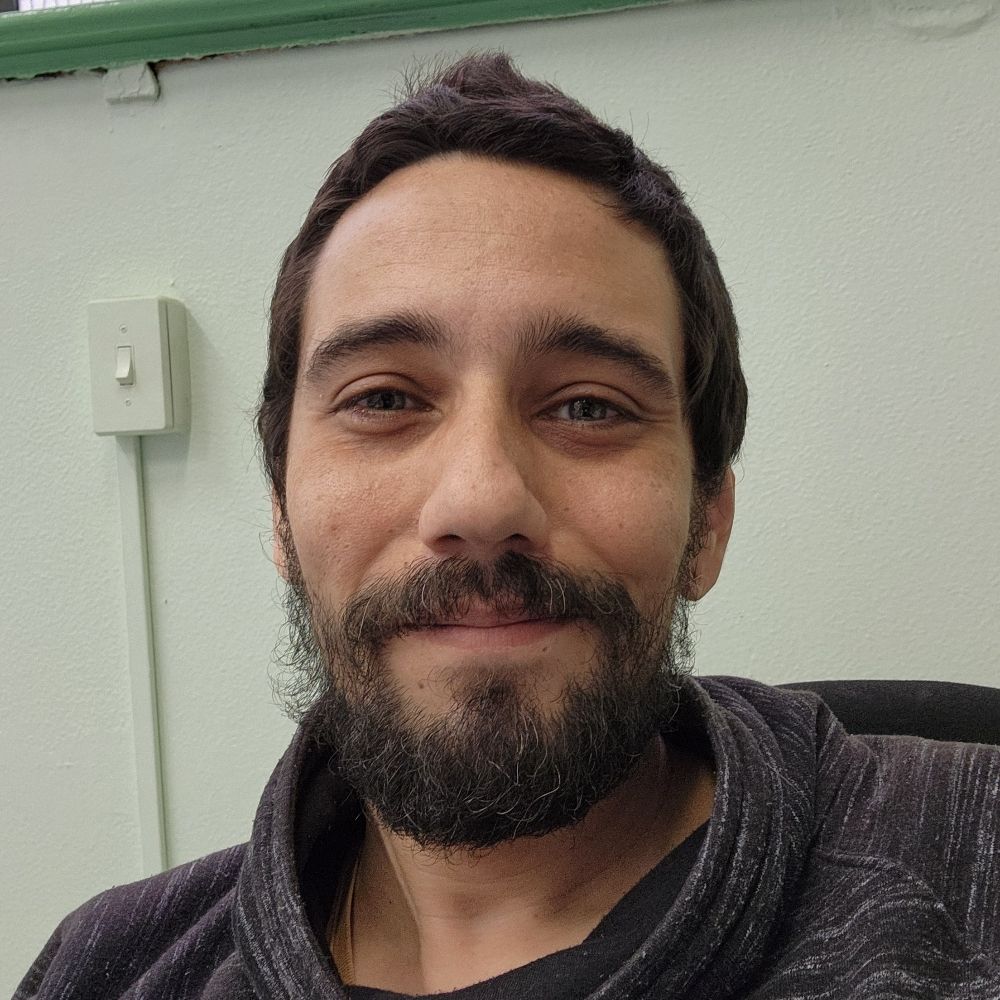personagem inusitado em alguma atividade absurda