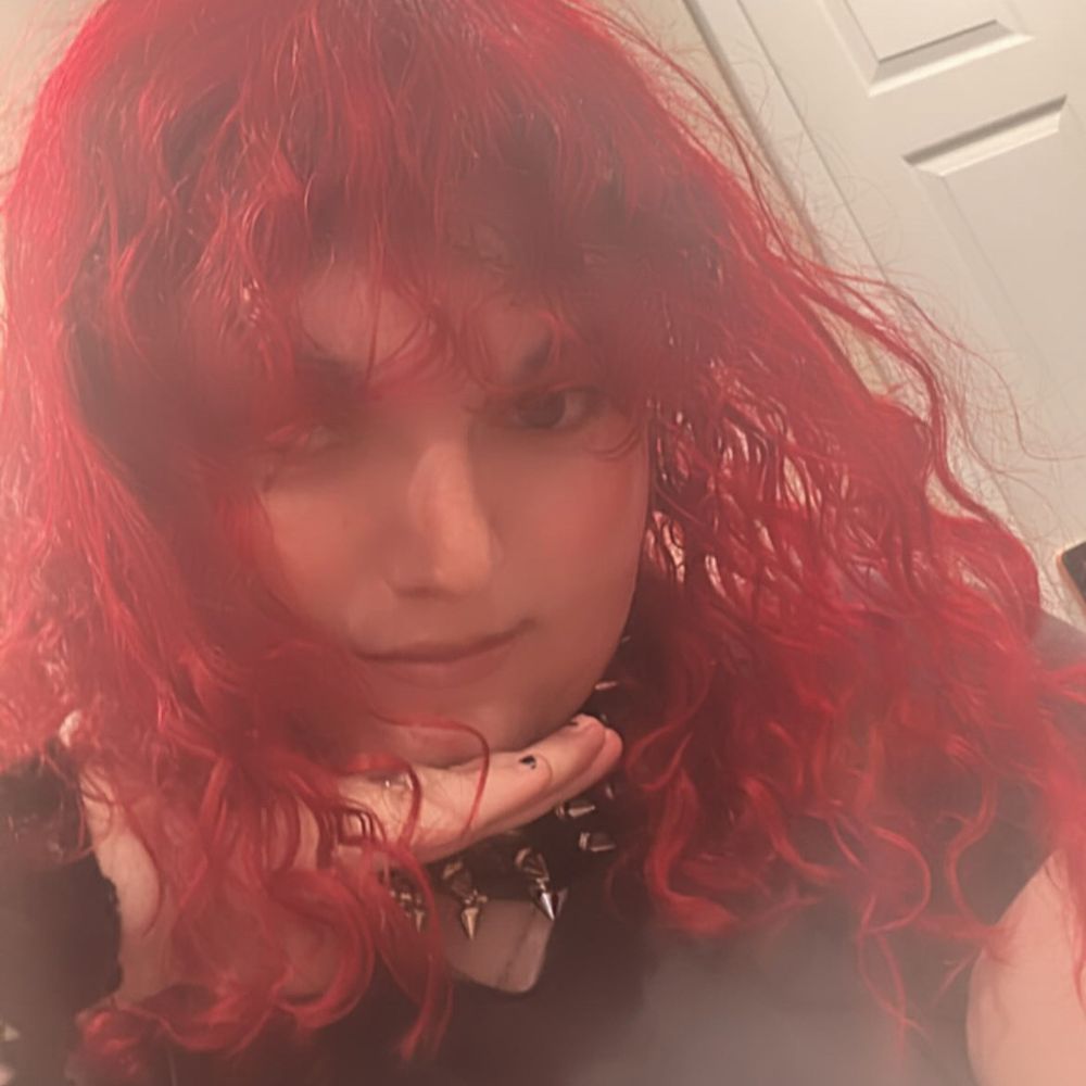 Scarlette Hellene - Musician