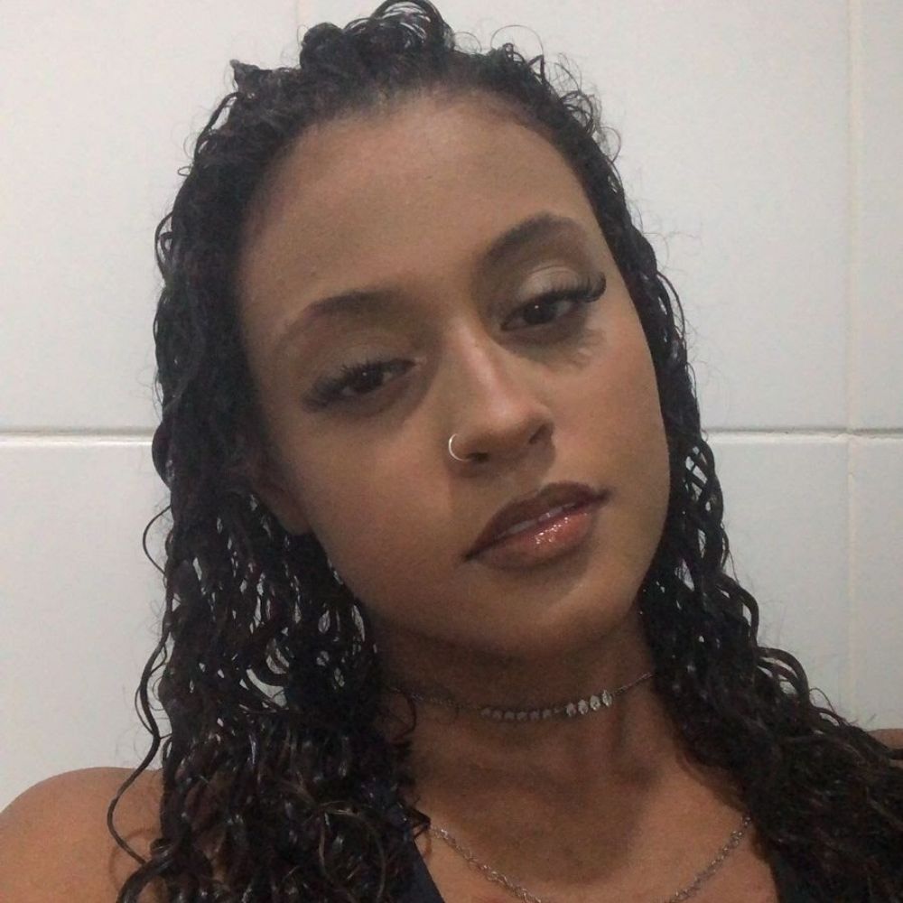 Izabelle Policarpo 