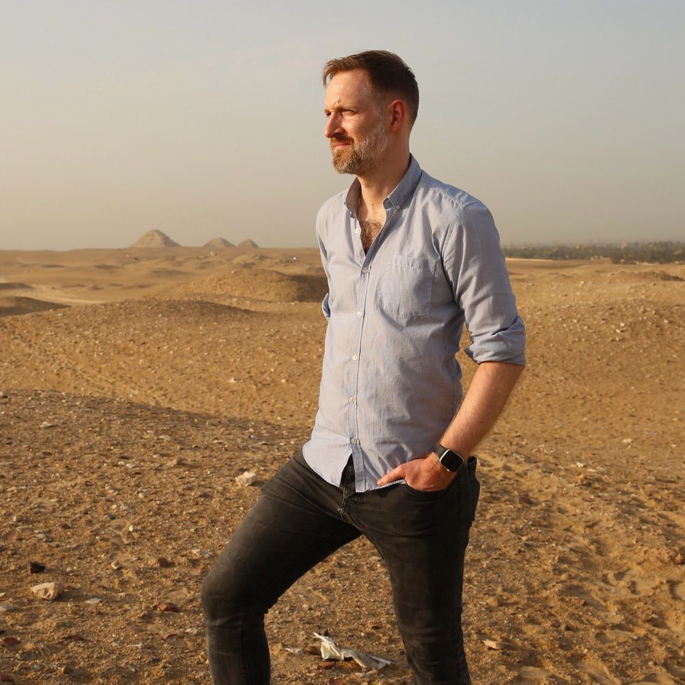 Dr Chris Naunton
