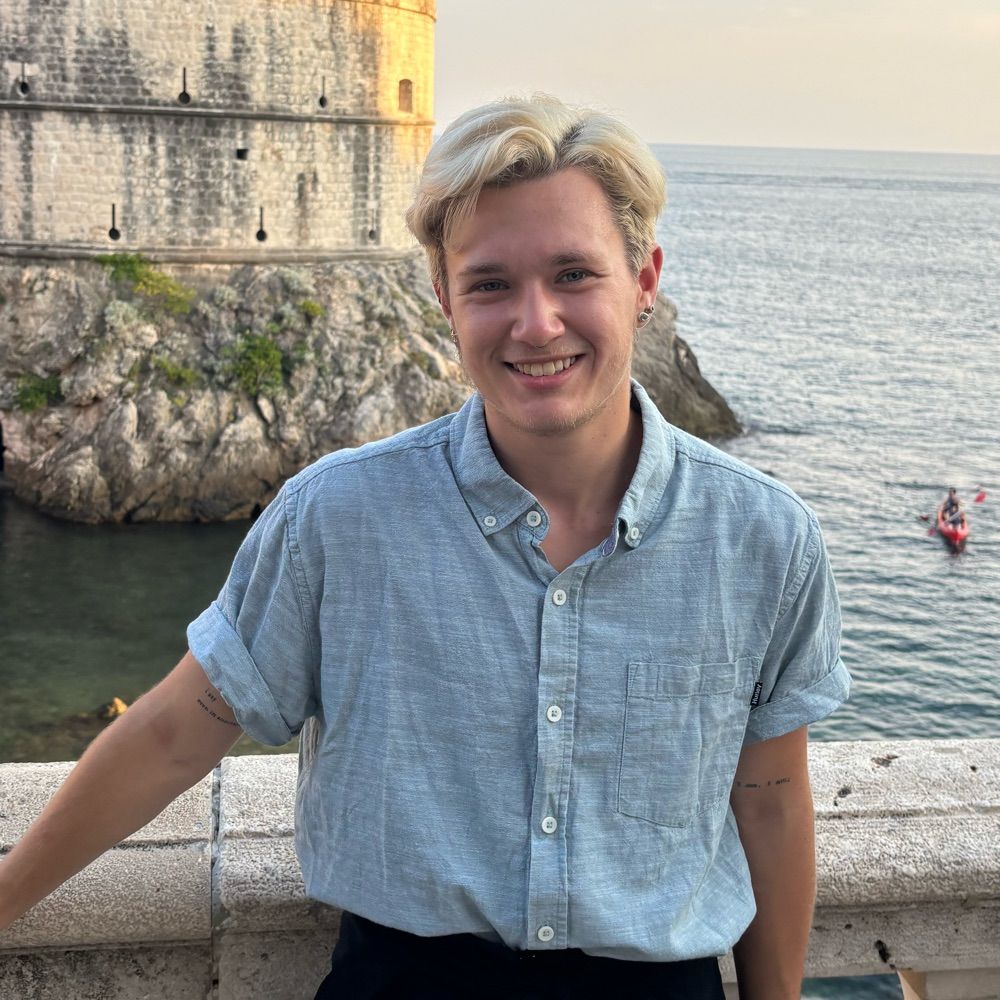 Lee Frketich (they/he)