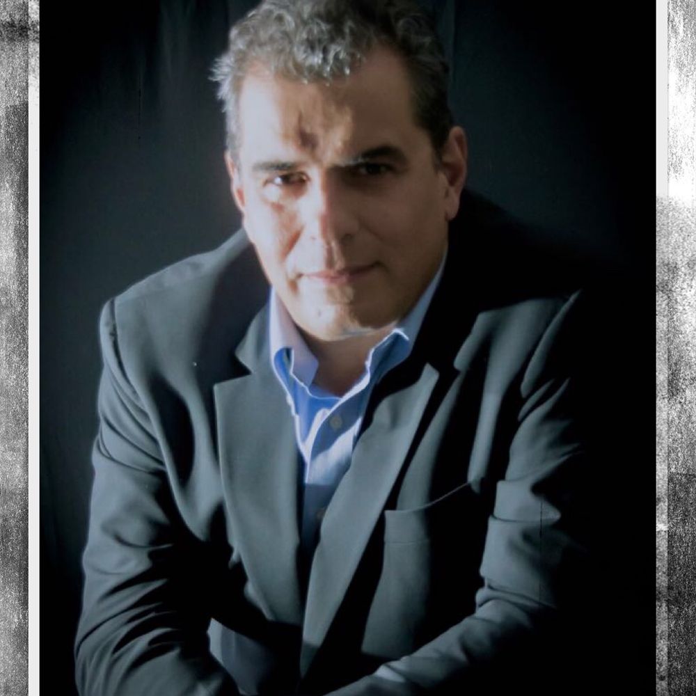 Dr Luis Fernando Correia