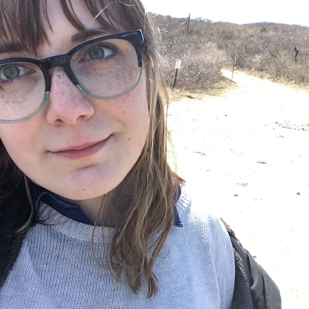 Maura Lee Bee (she/they)