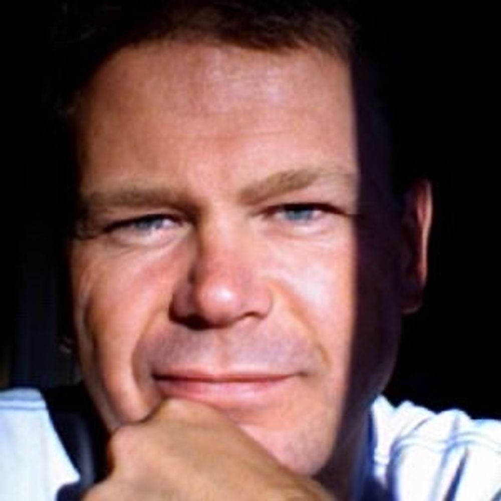 Gunnar Helliesen, Author