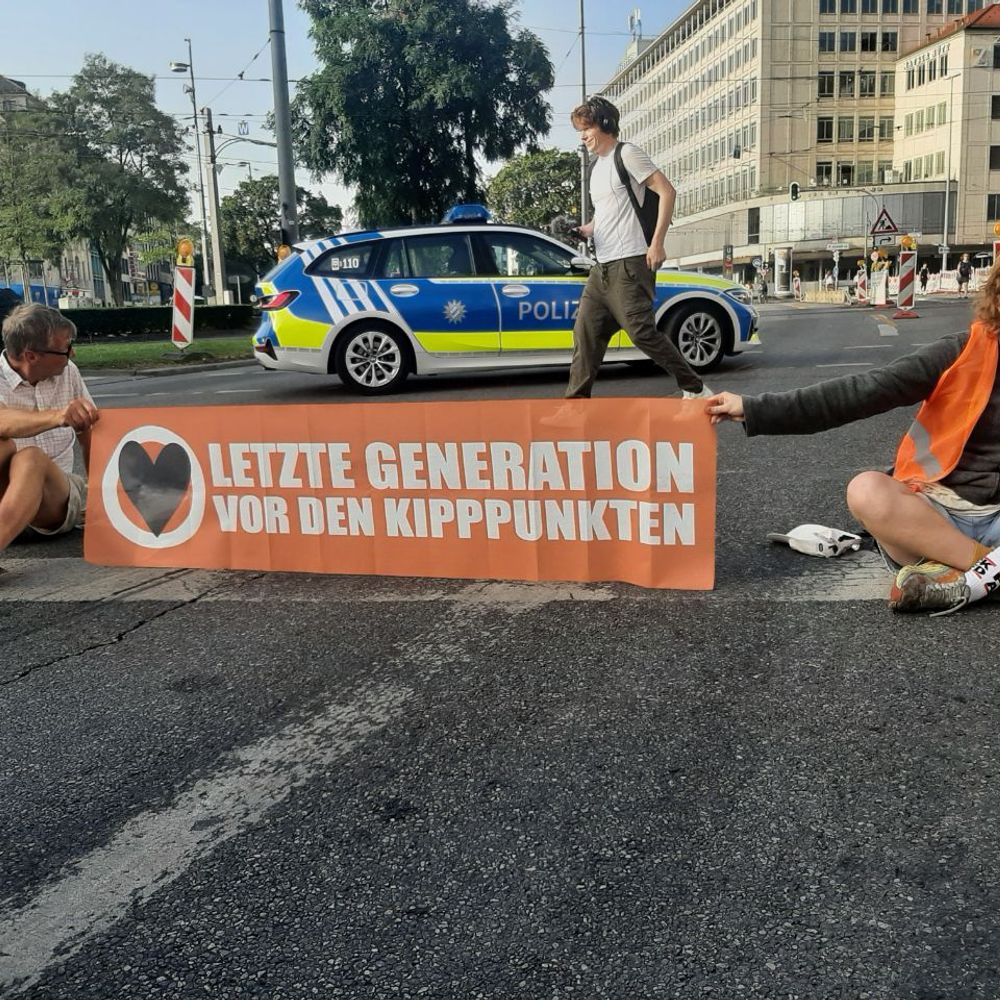 OMA GEGEN RECHTS aus Halle und aktiv für's Klima