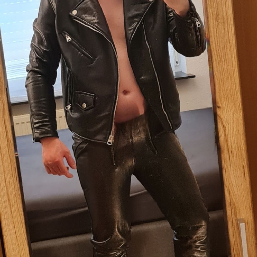 rub_piss_freak