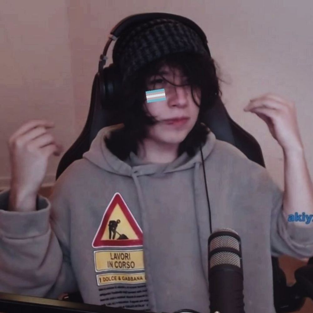 𝓛  ★