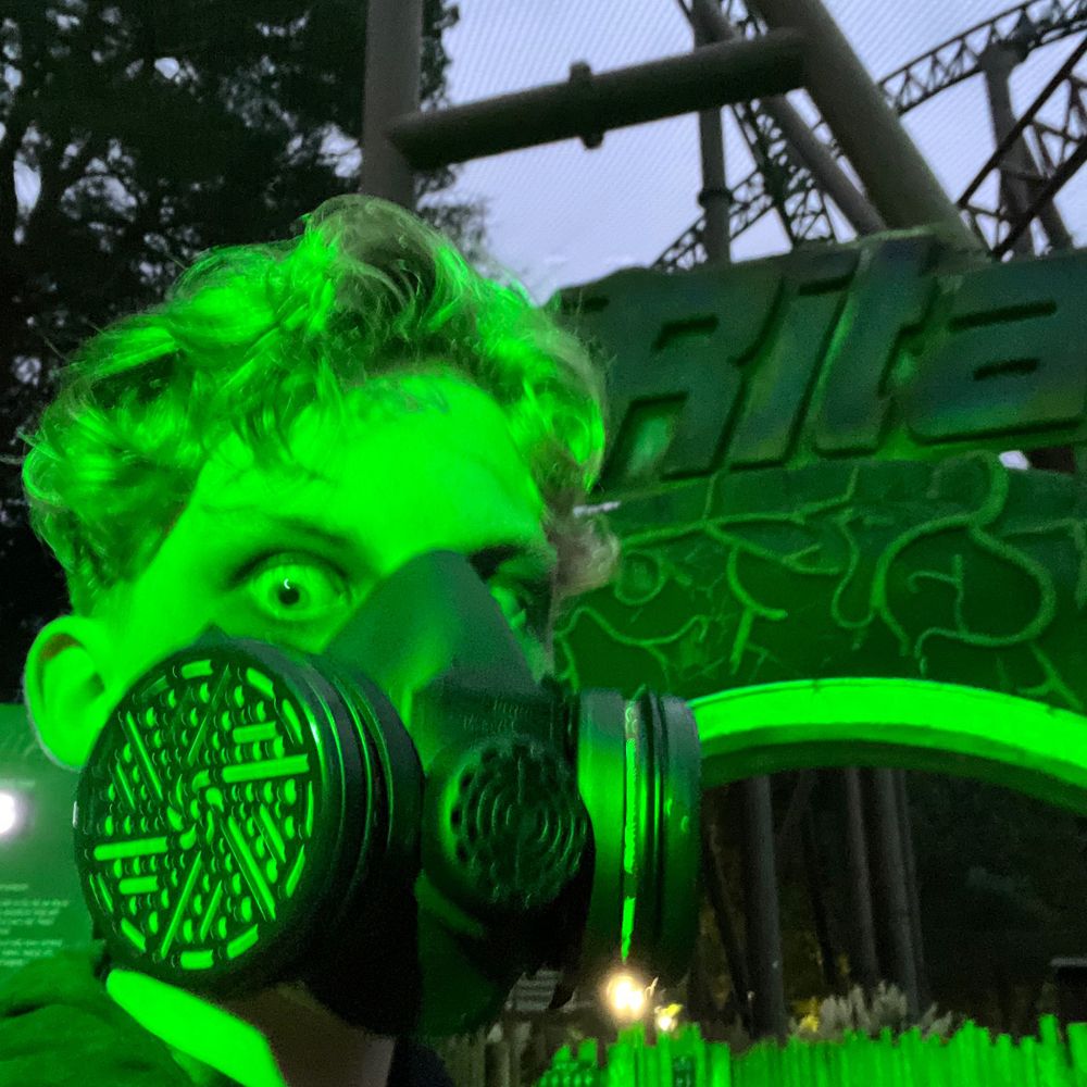 Lennon 🌲👻⛓️🪦